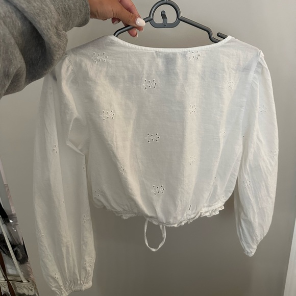 cropped light weight v neck top. so cute and comfy - Picture 2 of 2